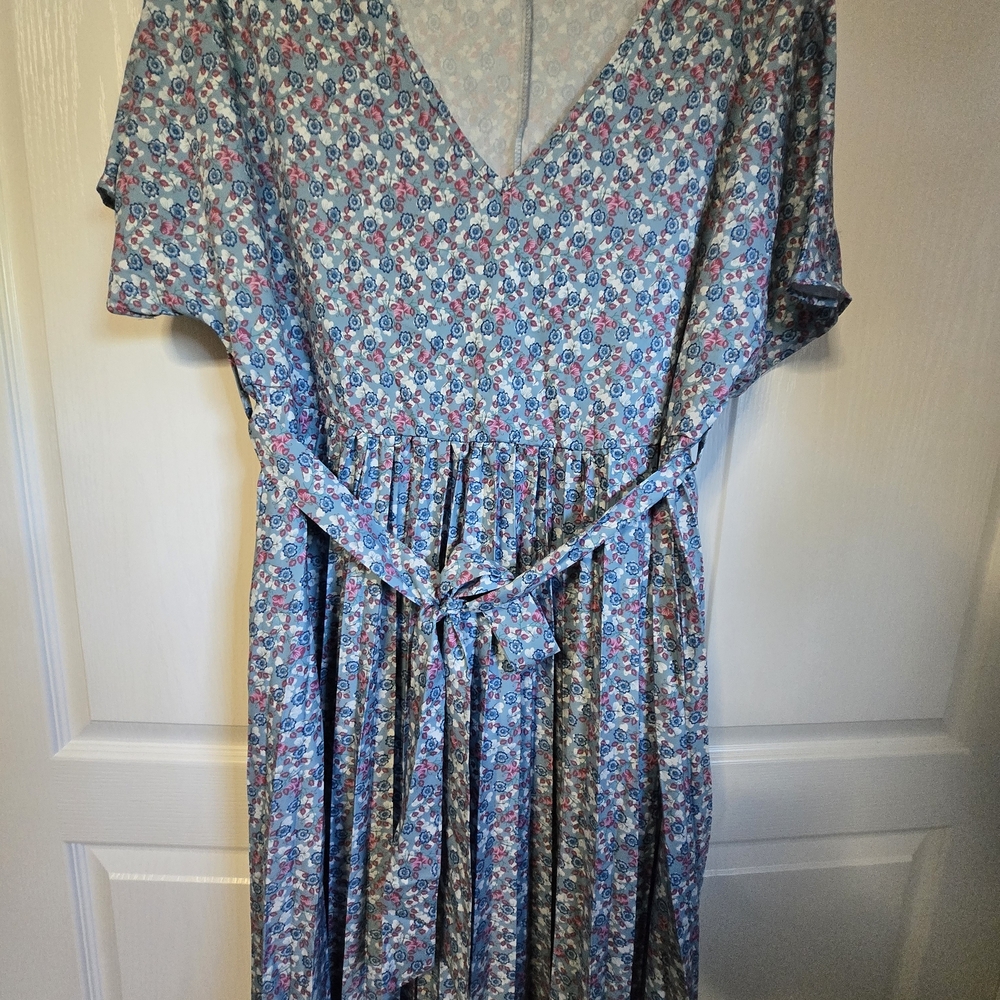 BloomChic Blue Floral V-Neck Dress